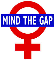 (anglais)Mind the Gap, slogan d'un groupe de contributrices voulant sensibiliser la communauté au fossé des genres.