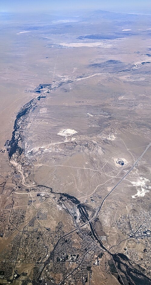 Aerial view of the Mojave River from Victorville (bottom) to Johnstons Corner near Barstow (top)