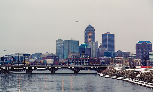 Image: Morning Skyline   Des Moines, Iowa   Winter on the Des Moines River (24805016620)