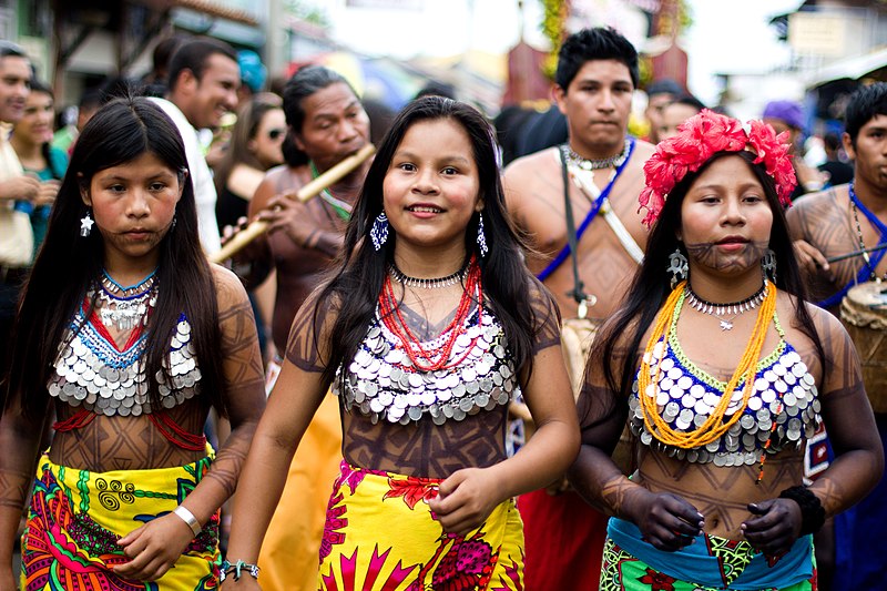 File:Mujeres de la etnia Emberá.jpg