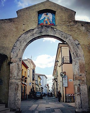 Mura di Atella (Porta San Michele).jpg