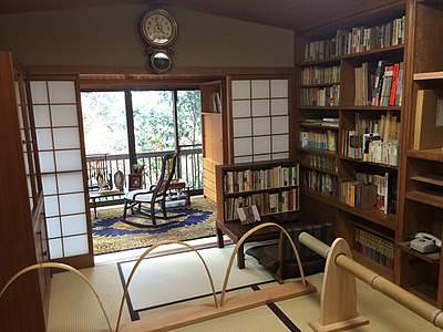 Shoji in an interior with Western-style furniture; note float-glass outer doors