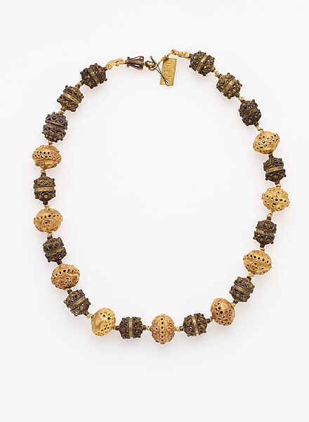 File:Necklace-saam 1929.8.183.11.jpg