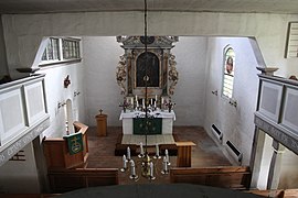 Blick von der Empore in den Altarraum