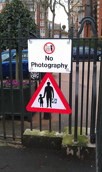 File:No photography sign - Kensington Palace Gardens.jpg