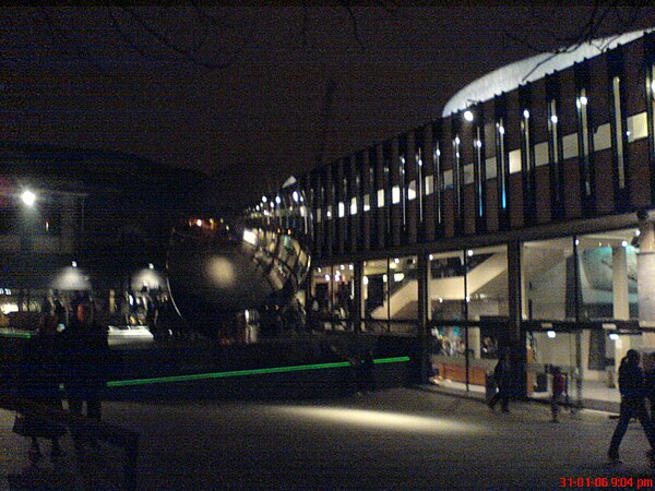 Nottingham Playhouse & Sky Mirror at night (January 2006)