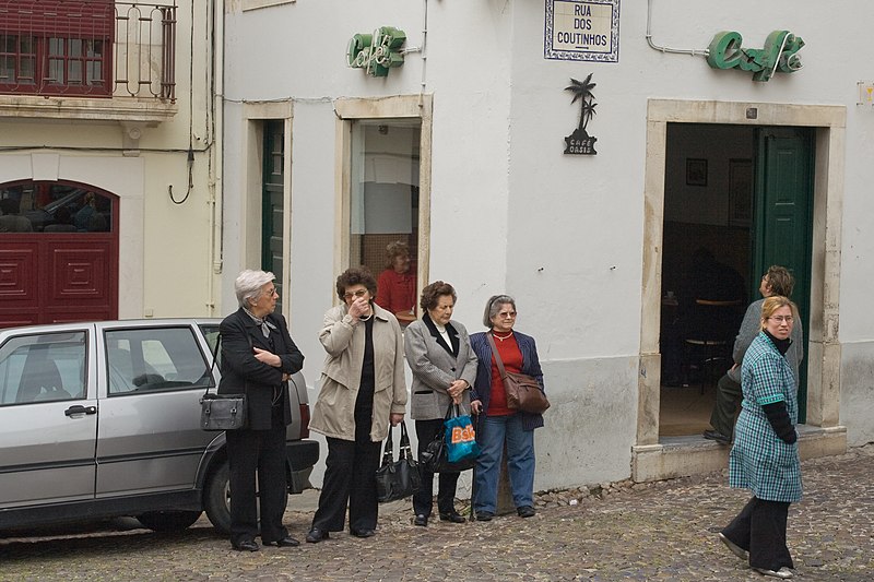 File:Old ladies at the bus stop (3541234144).jpg