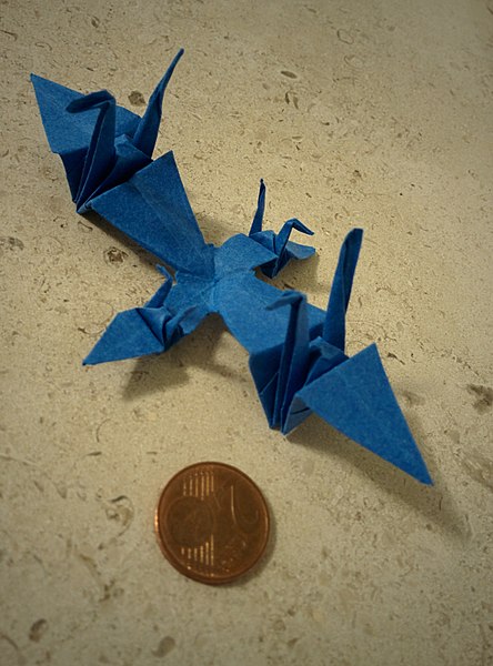 File:Origami-cranes-tobefree-20151223-222430.jpg