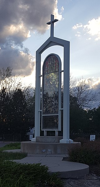 File:Outdoor Stained Glass at Queen of Peace Catholic Church in Aurora Colorado.jpg