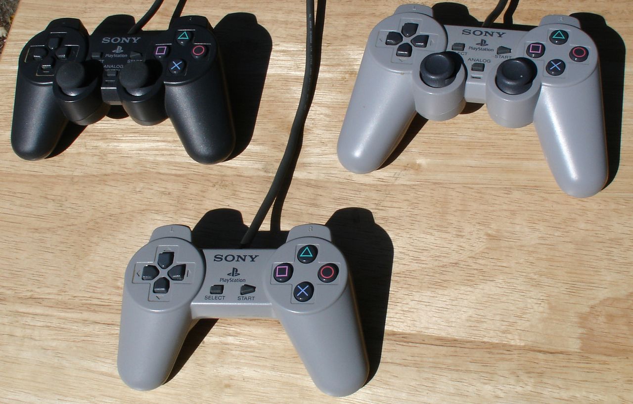 1280px-PS1ControllerProgression.jpg