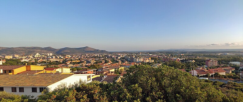 File:Panorama carbonia.jpg