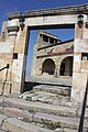 Escalinata de acceso al atrio de la iglesia.