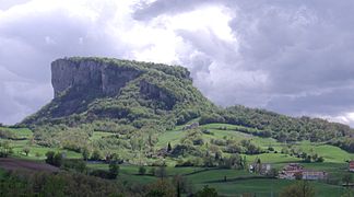 Die Pietra von der Fraktion Croce bei Castelnovo ne’ Monti aus gesehen