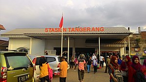 Pintu Stasiun Tangerang 2015.jpg
