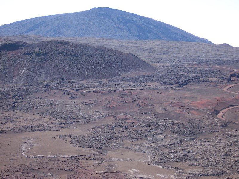 File:Piton de la Fournaise 1.JPG