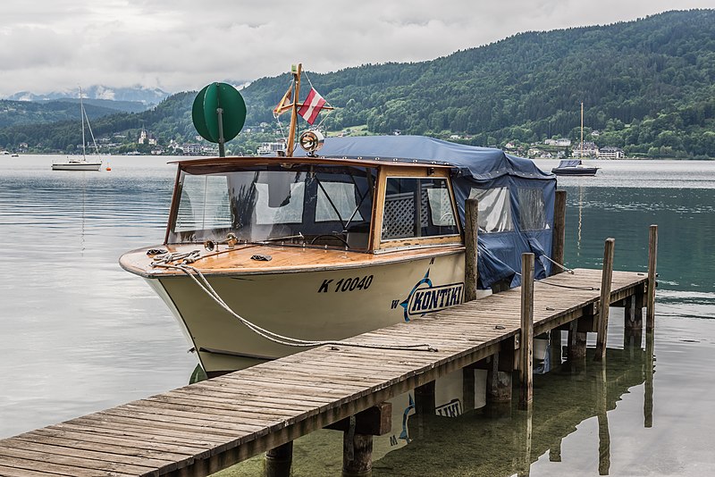 File:Poertschach Johannaweg Landesteg mit Motorboot Kontiki 24052015 3950.jpg