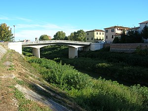 Pontedera - Fiume Era e ponte napoleonico.JPG