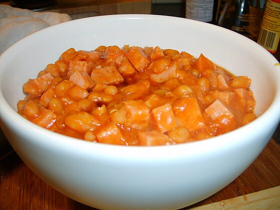 A bowl of pork and beans
