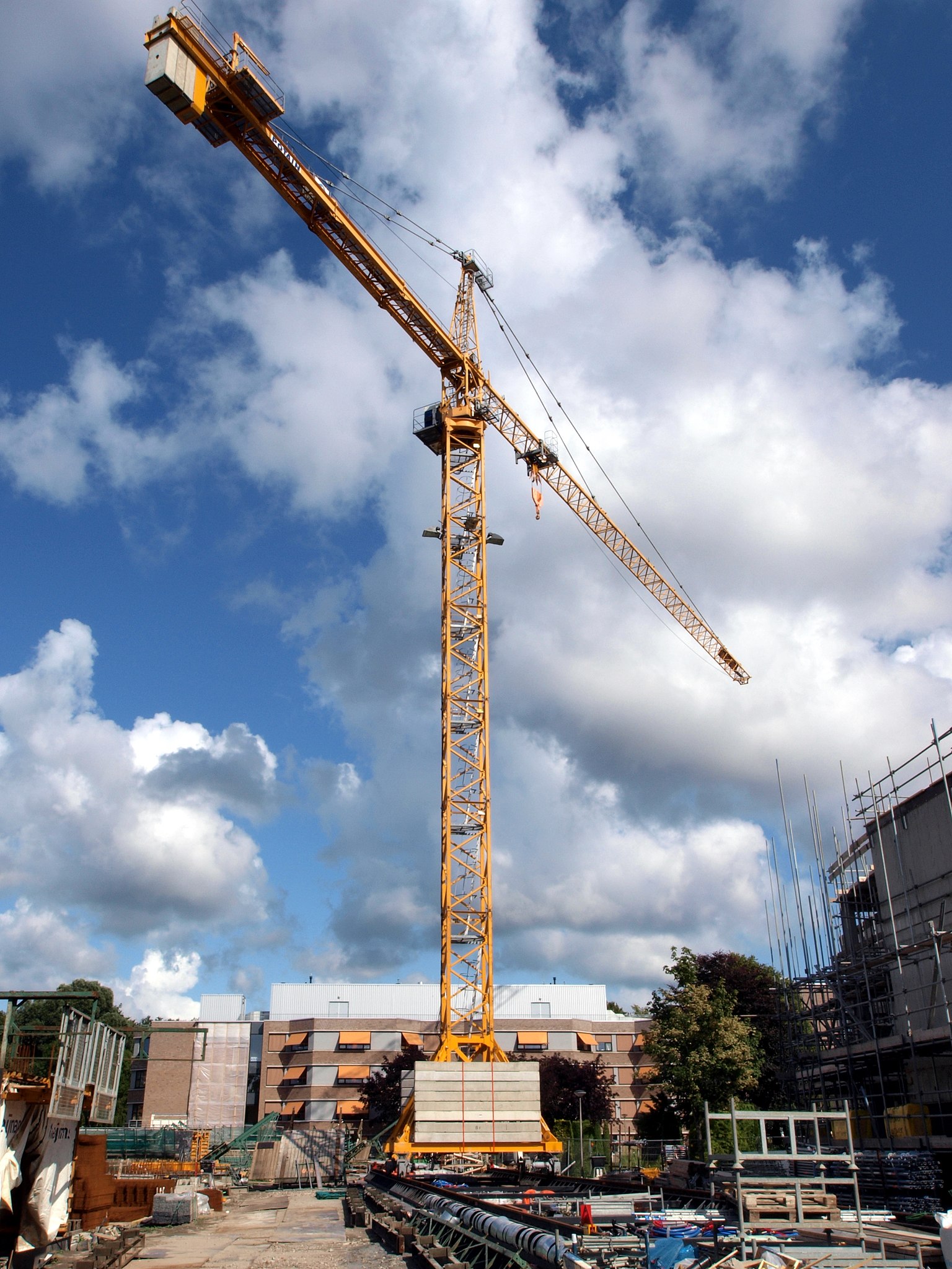 File:Potain tower crane.JPG - Wikimedia Commons