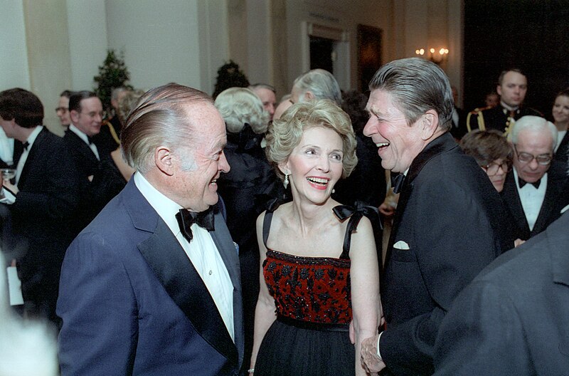 File:President Ronald Reagan and Nancy Reagan talking with Bob Hope.jpg