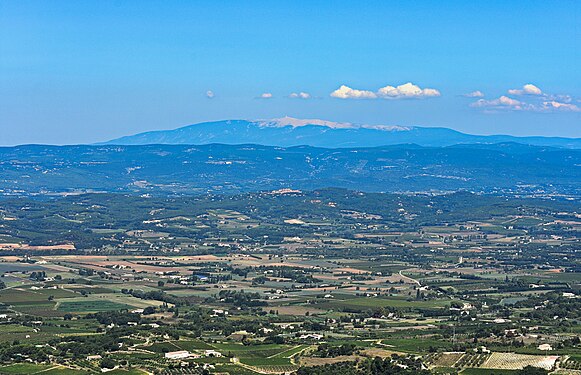 Frankreich, Provence, Blick vom Petit Luberon Richtung Norden über den Park naturel regional du Luberon. Im Hintergrund Mont Ventoux.