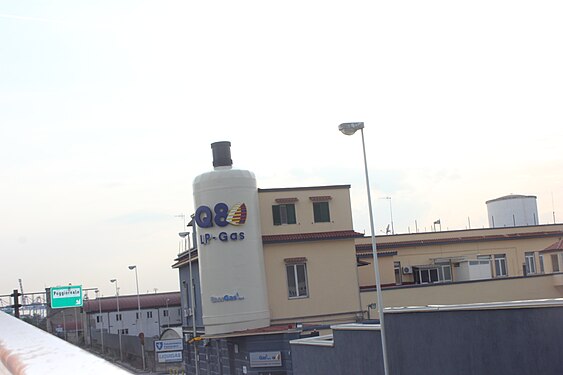 Q8-LP-Gas Container in Naples