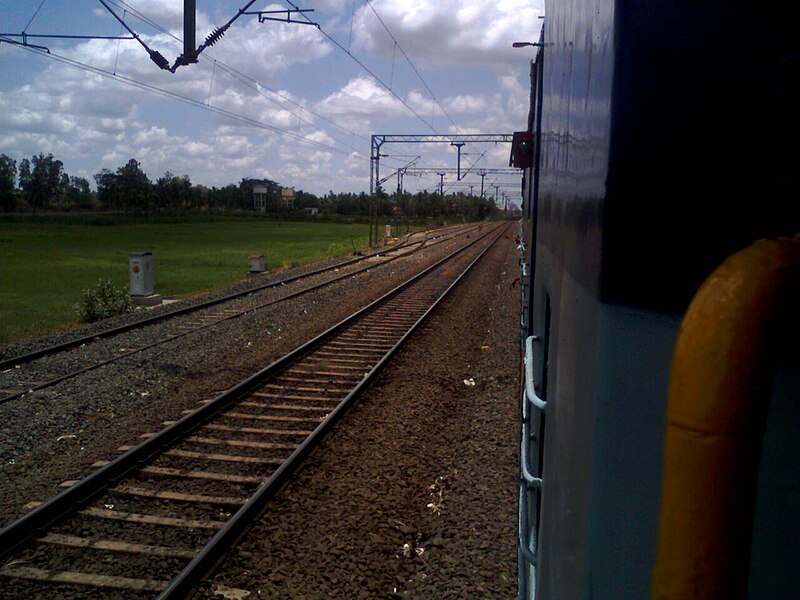 File:Railway tracks near New Guntur railway station.jpg