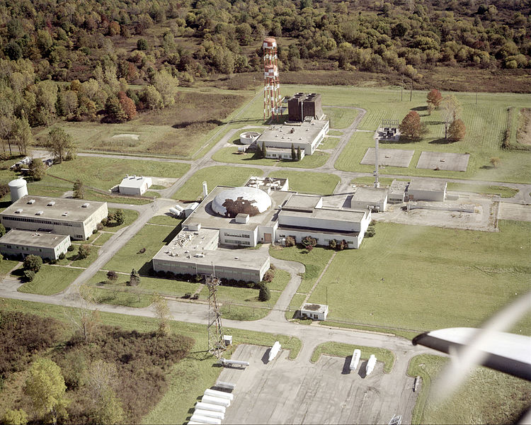 File:Reactor facility almost thirty years after its shutdown (9465028947).jpg