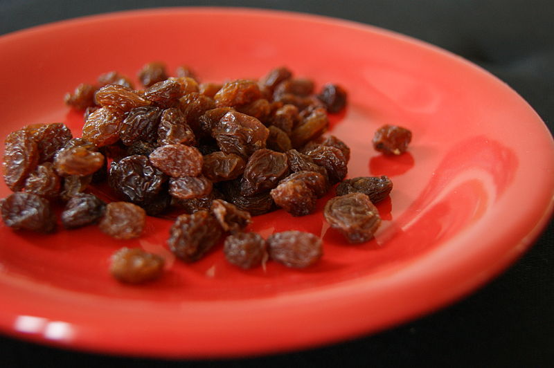 File:Red plate raisins.jpg