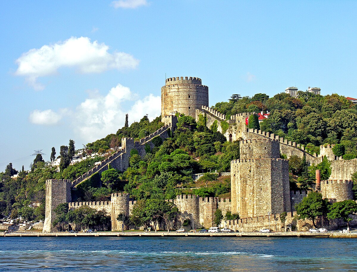 Anatolian Castle (Anadolu Hisari) In Istanbul.Historically Known As Guzelce  Hisar(meaning Proper Castle) Is A Fortress Located In Anatolian (Asian)  Side Of The Bosporus Stock Photo, Picture and Royalty Free Image. Image  91222192.