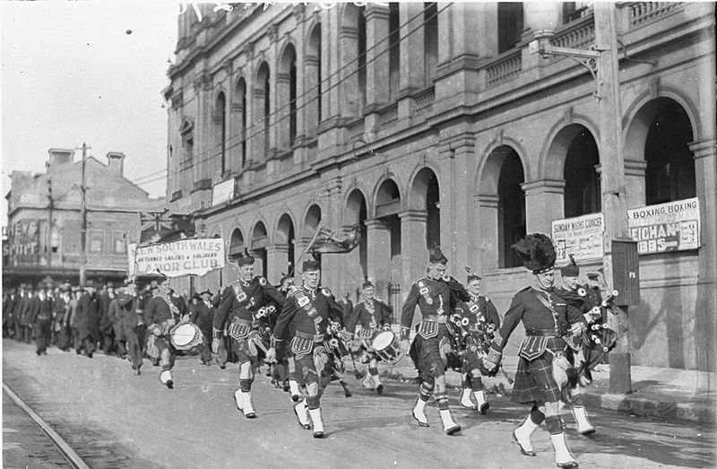 File:SLNSW 51092 March past Town Hall.jpg