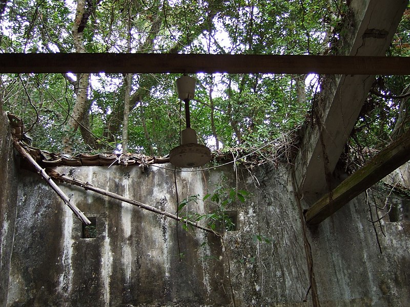 File:Sai Kung Abandoned Village House (5780790620).jpg