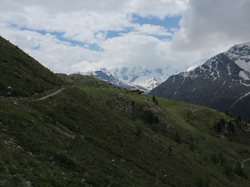 File:Samedan 1-52 (9706318143).jpg