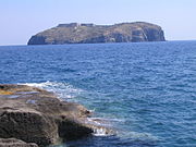 ヴェントテーネ島から見たサント・ステーファノ島
