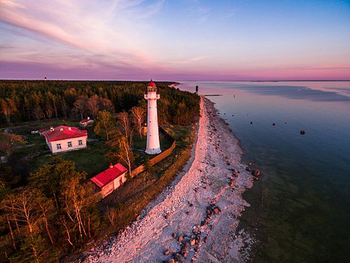 Saxby coastline and lighthouse -- User:Kristoffer Vaikla