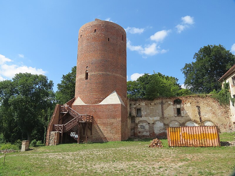 File:Schloss Wildenbruch Burgturm.jpg