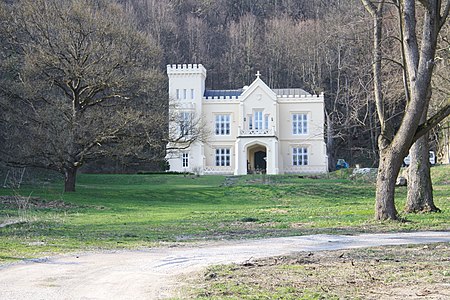 Schloss merkenstein01