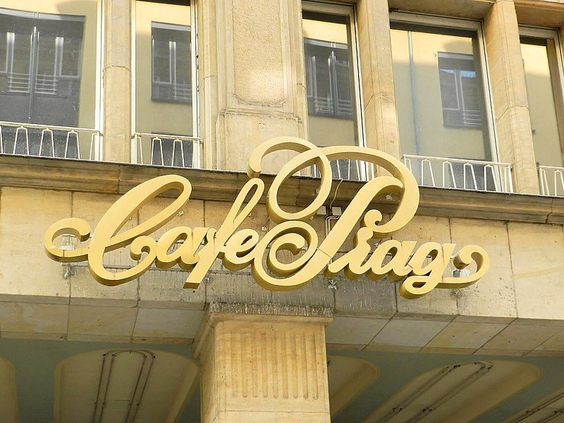 File:Schriftzug Cafe-Prag Nikon-P500 2011.jpg