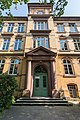 Deutsch: Mädcheneingang der Schule An der Isebek in Hamburg-Eimsbüttel.