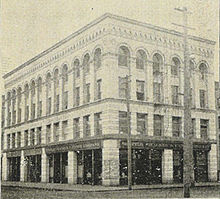 The building in 1900, before the construction of the annex. Seattle Cracker and Candy Company - 1900.jpg