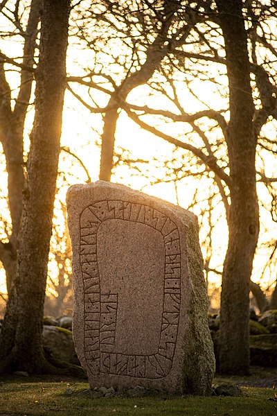 File:Skalunda Runestone.jpg