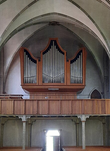 File:St. Nikolaus (Veringenstadt) Kirchenschiff nach hinten (cropped).jpg