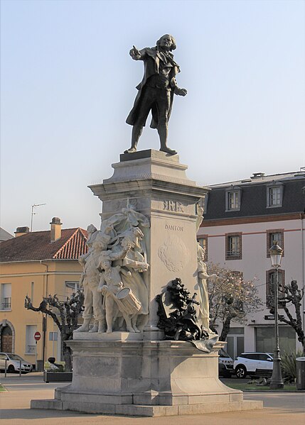 File:Statue de Danton de Tarbes (Hautes-Pyrénées) 1.jpg