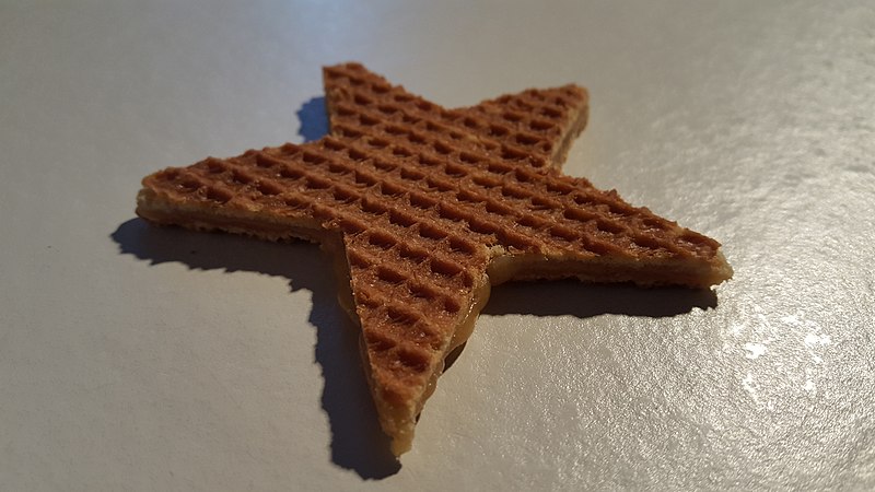 File:Stroopwafels for Christmas drink at WikiSaturday (17).jpg