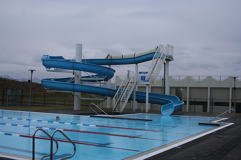 File:Sundlaug Stykkishólms water slide.JPG