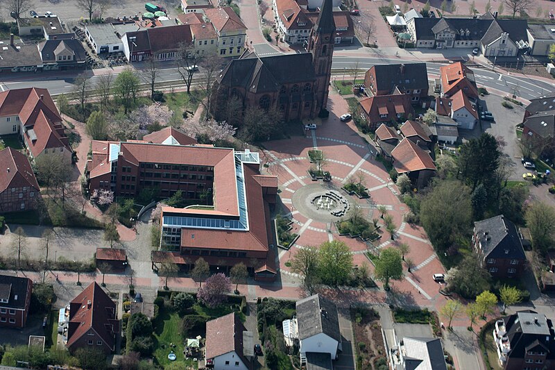 File:Syke Kirche Rathaus IMG 0730.JPG