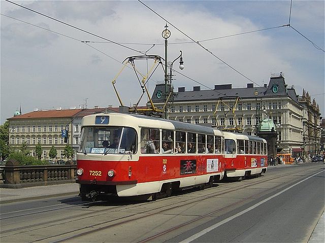 Čím byly taženy první tramvaje?