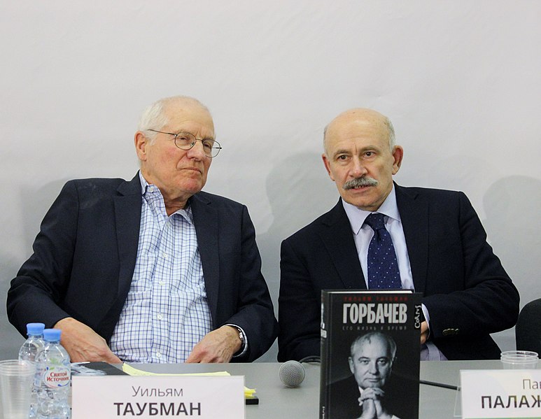 File:Taubman, William & Palazhchenko, Pavel -20181202 fRF01.jpg