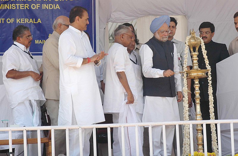 File:The Prime Minister Dr. Manmohan Singh lighting the lamp to inaugurate the construction works of the new International Terminal and laying the foundation stone of the Aircraft Maintenance Hanger unit at Thiruvananthapuram.jpg