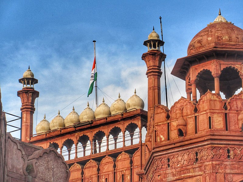 File:The flag of India at half-mast hoisted on THE RED FORT at the time of national mourning.jpg
